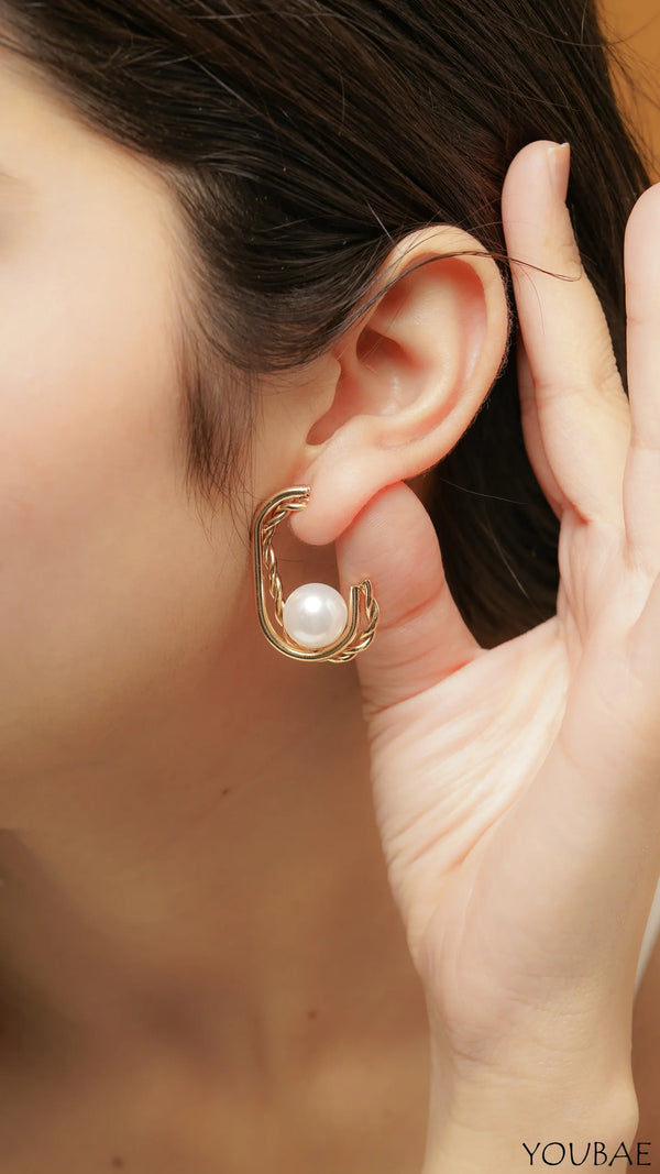 Ila Pearl Earrings