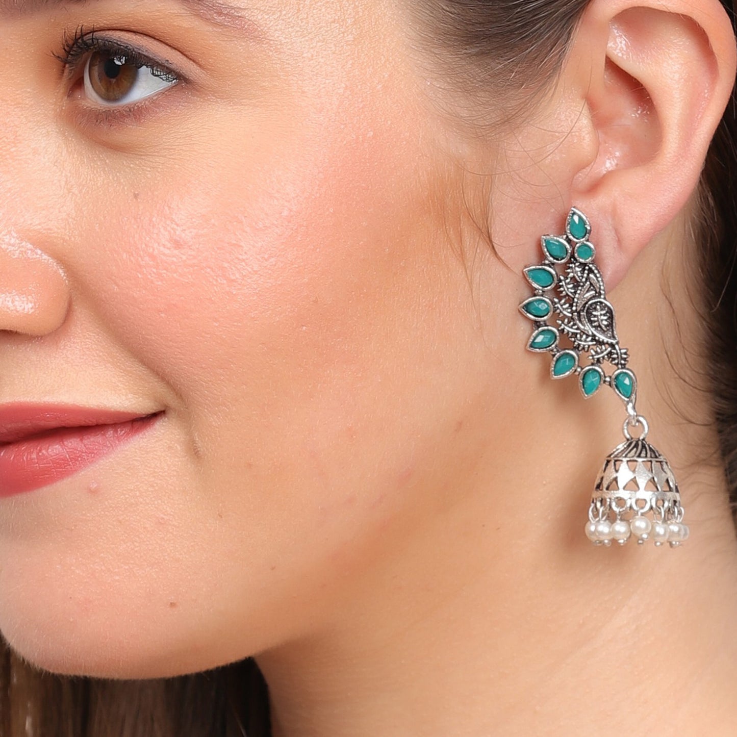 Parinaaz Jhumka