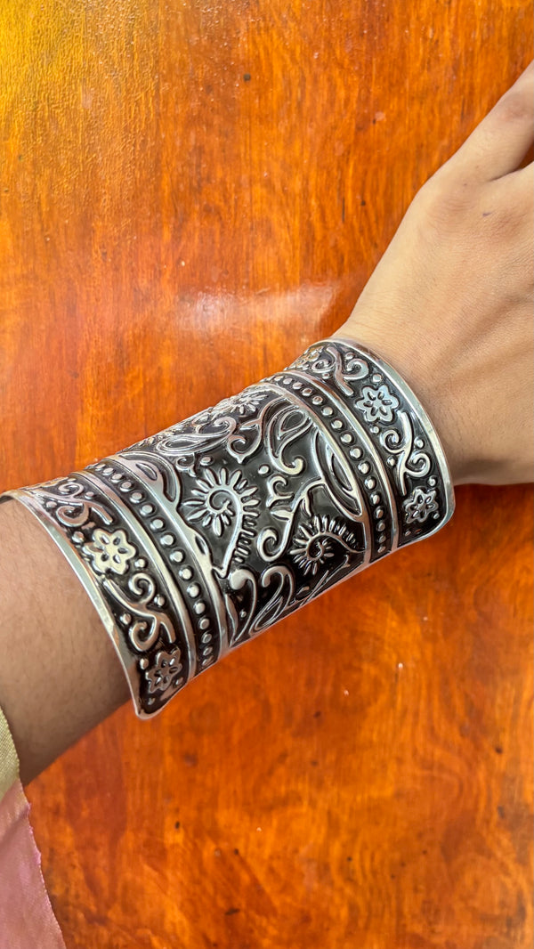 Khoobsurat Kangan Free Sized Adjustable Hand Cuff