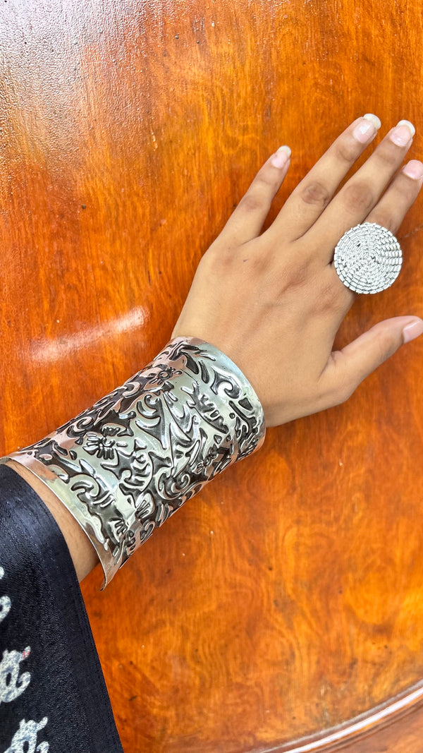 Mehfil Wraps Free Sized Adjustable Hand Cuff