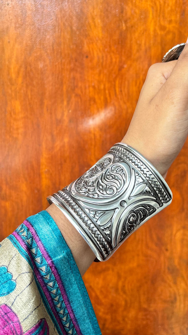 Ruhani Wraps Free Sized Adjustable Hand Cuff