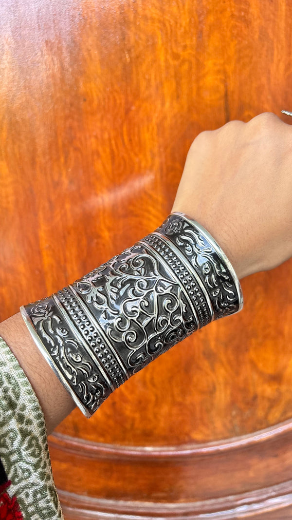 Haath Ki Baat Free Sized Adjustable Hand Cuff